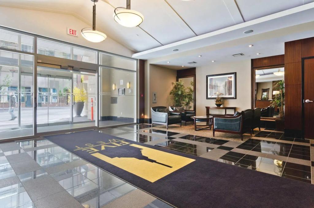 Executive Suites by Roseman - Five West - главное фото