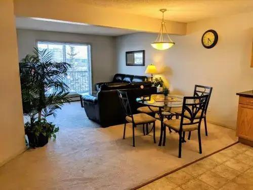 Bright 2BR U/G parking LRT&Transit 1Min Walk - главное фото