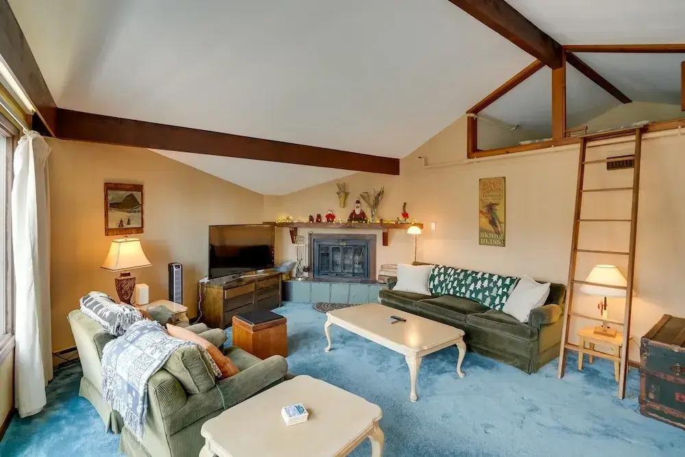 Bromley Mountain Escape w/ 2 Balconies: Hike & Ski - главное фото