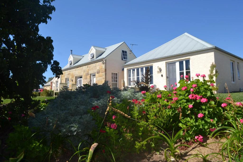 Mulberry Cottage Unique B&B Accommodation - главное фото