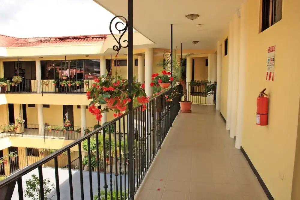 Lucky's Hotel y Casino - главное фото