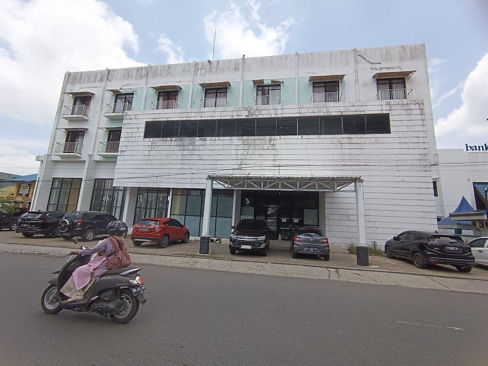 OYO 93123 Wisma Hamalau SyariahNearPulau Bromo Pedestrian Bridge - главное фото