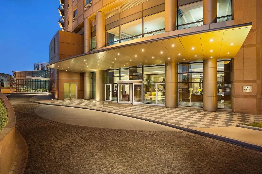 Metropolitan Palace - главное фото