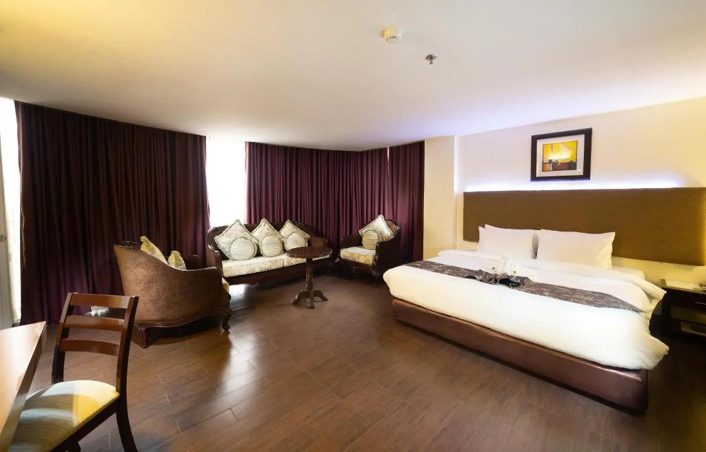 The Ritz Hotel at Garden Oases (Multiple-Use Hotel) - главное фото