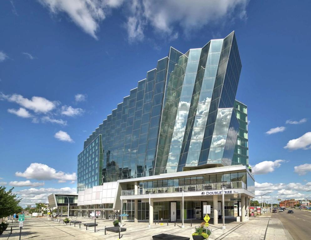 DoubleTree by Hilton Edmonton Downtown - главное фото