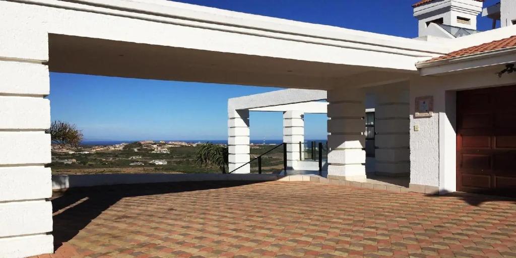 Fly Me To The Moon Guesthouse - главное фото