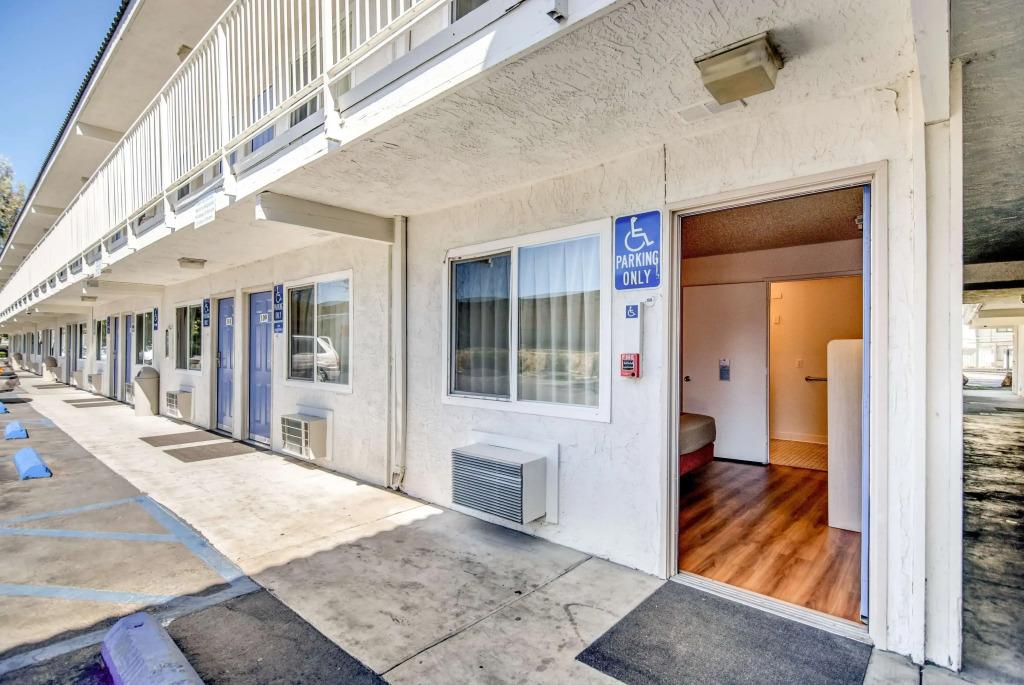 Motel 6 Stockton, CA - North - главное фото