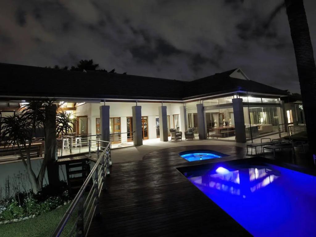 Island Way Villa - главное фото