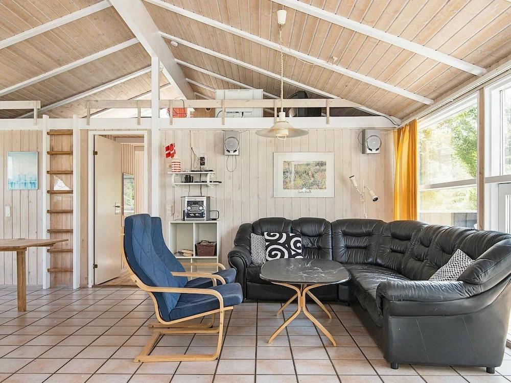 Fabulous Holiday Home in Ebeltoft With Indoor Pool - главное фото