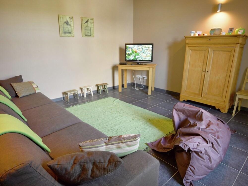 Luxury Holiday Home in Mettet With an Indoor Swimming Pool and Sauna - главное фото