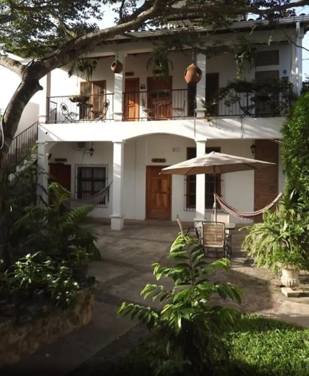 Jardin Cafe Restaurant & Hostel - главное фото