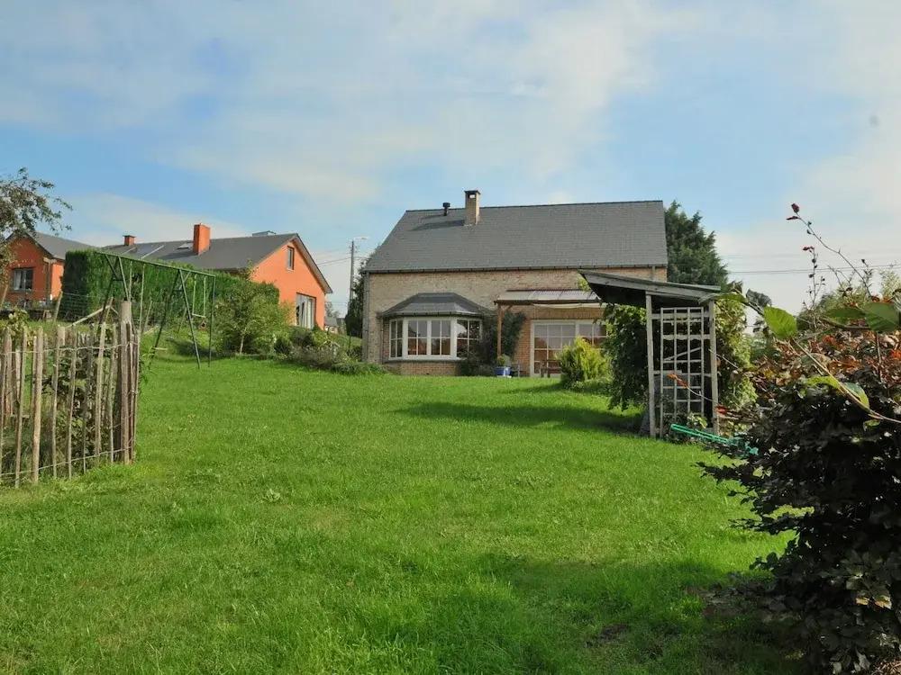 Modern Holiday Home in Somme-leuze With Sauna - главное фото