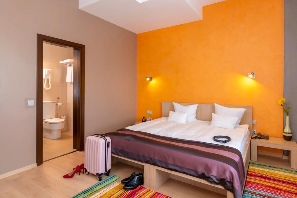 West City Hotel - главное фото