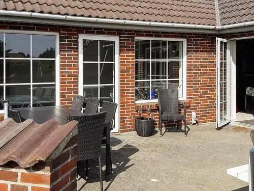 Five-Bedroom Holiday home in Blåvand 16 - главное фото