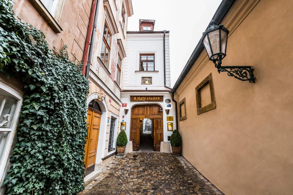 Golden Well Hotel - главное фото