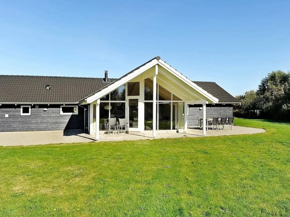 Peaceful Holiday Home in Hemmet Denmark With Fireplace - главное фото