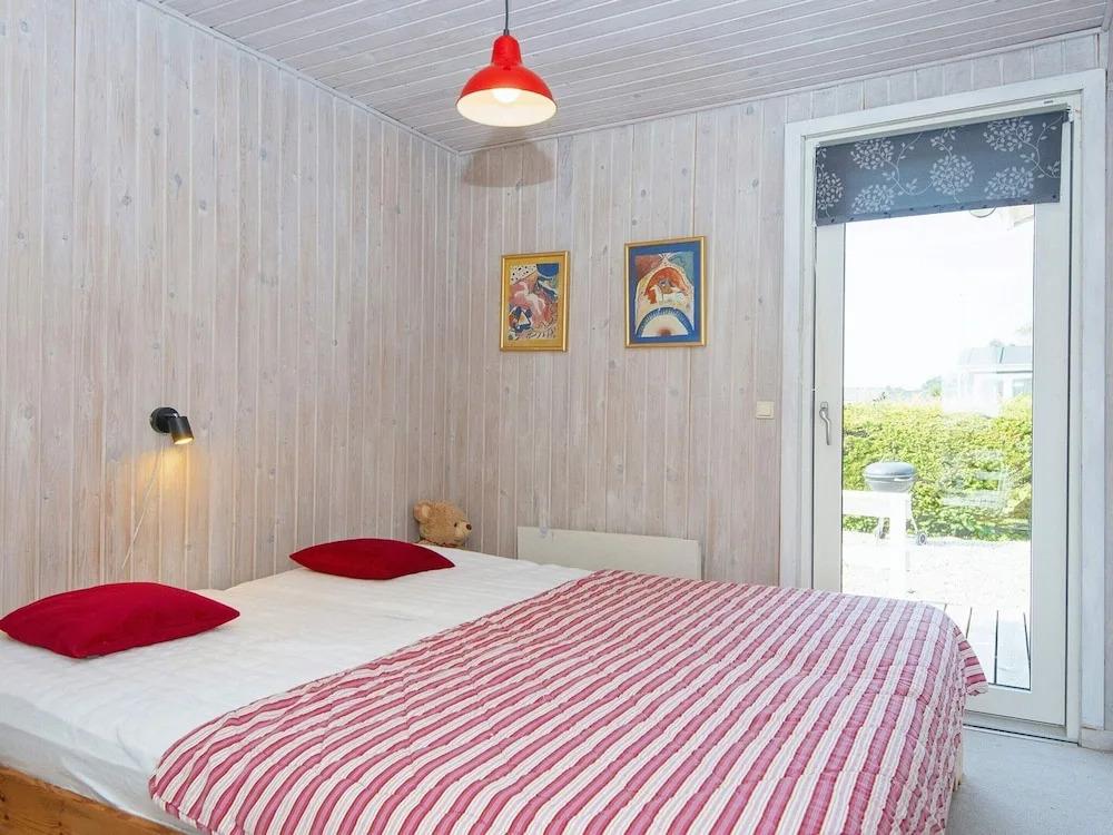 6 Person Holiday Home in Juelsminde - главное фото