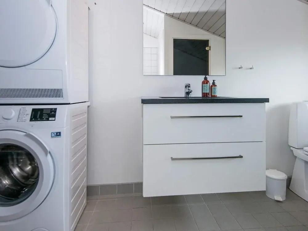 Spacious Holiday Home With Sauna in Hvide Sande - главное фото