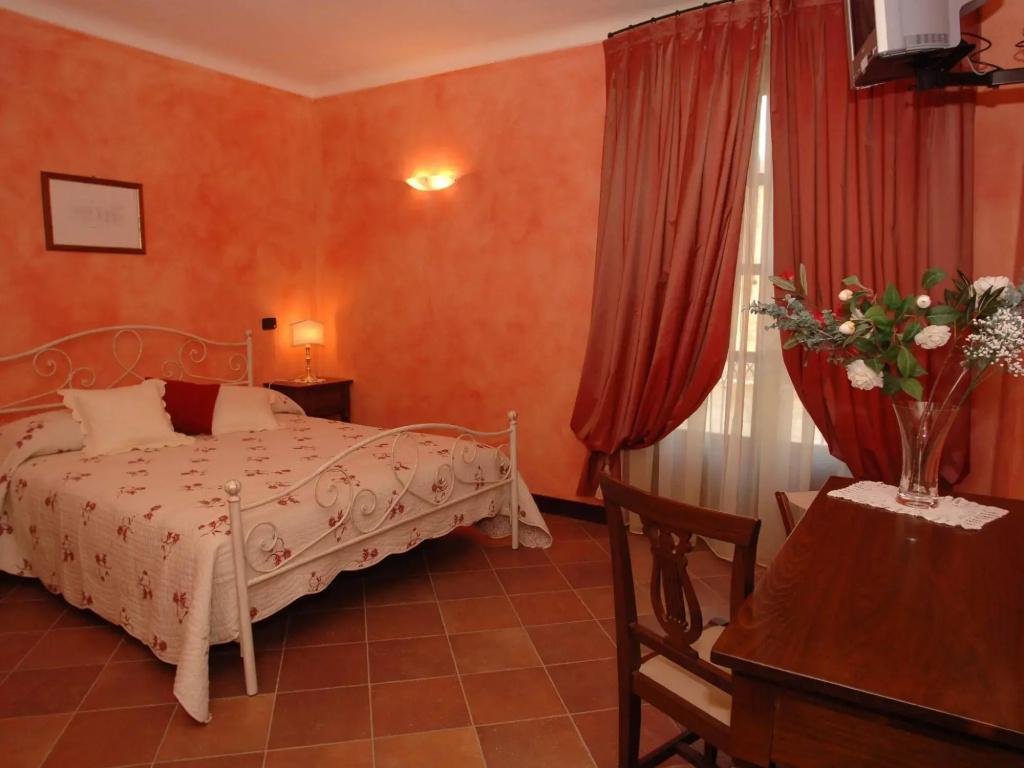 Mansion in Nizza Monferrato With Pool & Views - главное фото