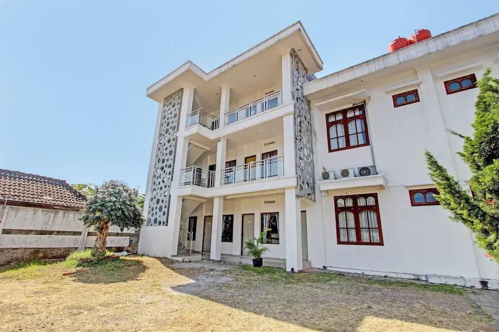 OYO 93011 Hotel Griya Lestari Pati 2 - главное фото