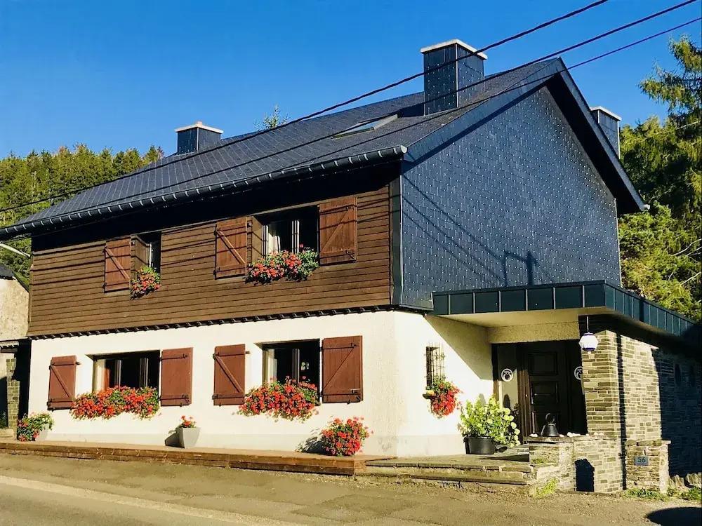 Chalet Renovated with Great Care, Large Garden, Direct Access To the River - главное фото