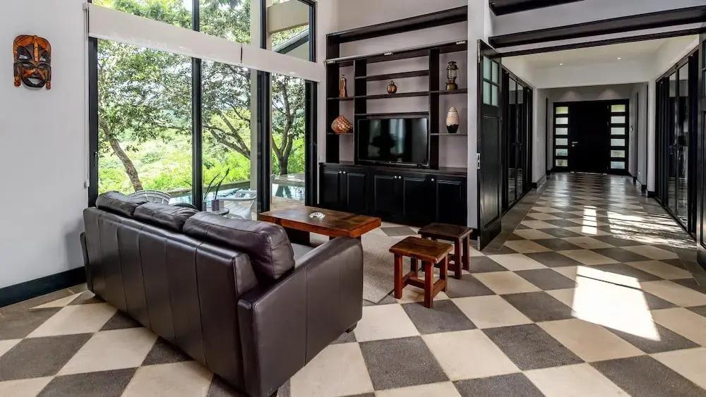 Huge, Breathtaking Hillside Home With Private Pool and Sweeping Views - главное фото