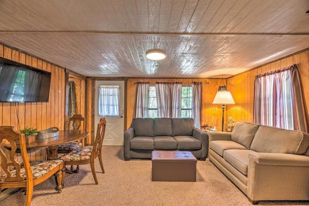 Pet-friendly Cloudcroft Cabin w/ Forest Views! - главное фото