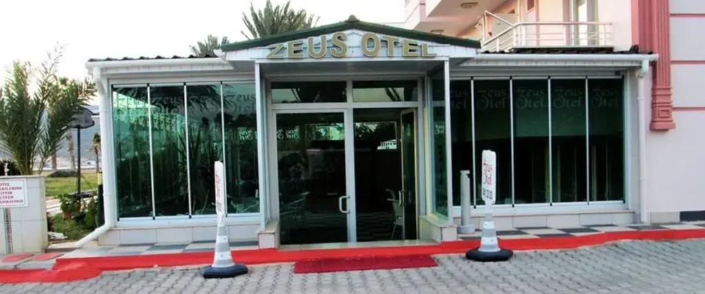 Zeus Hotel - главное фото