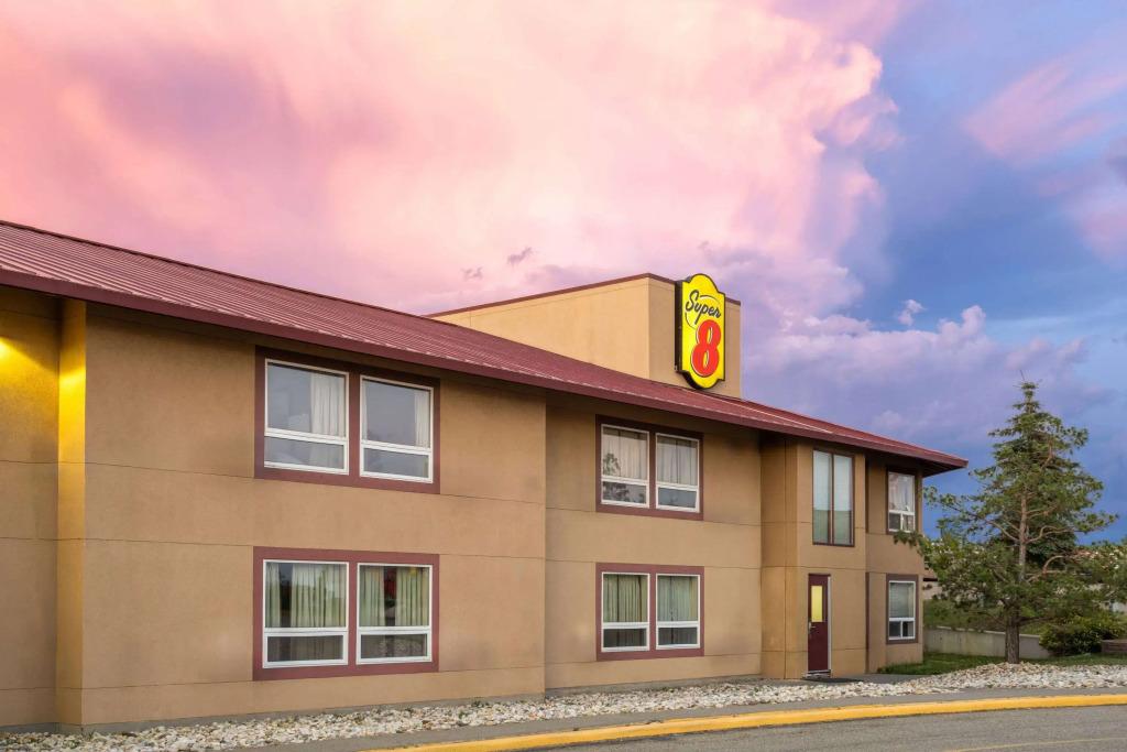 Super 8 by Wyndham Sherwood Park/Edmonton Area - главное фото