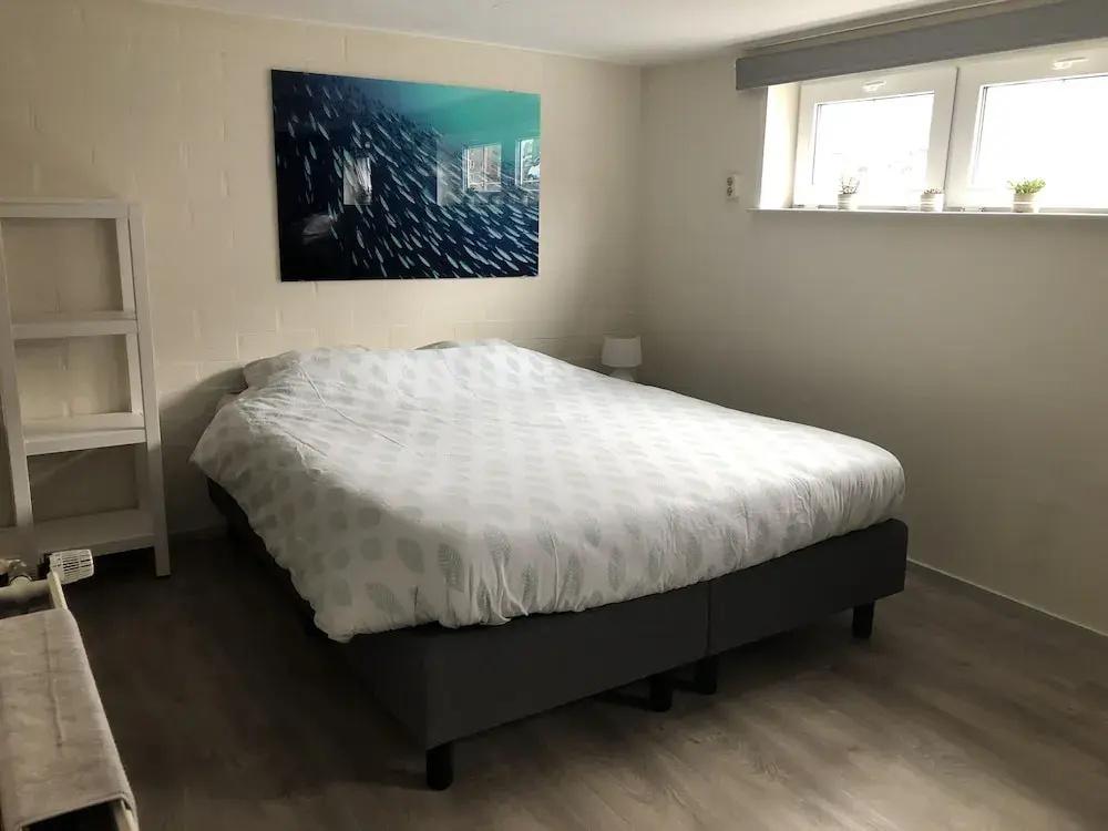 Slapen in eigentijds woonboot hotel - главное фото