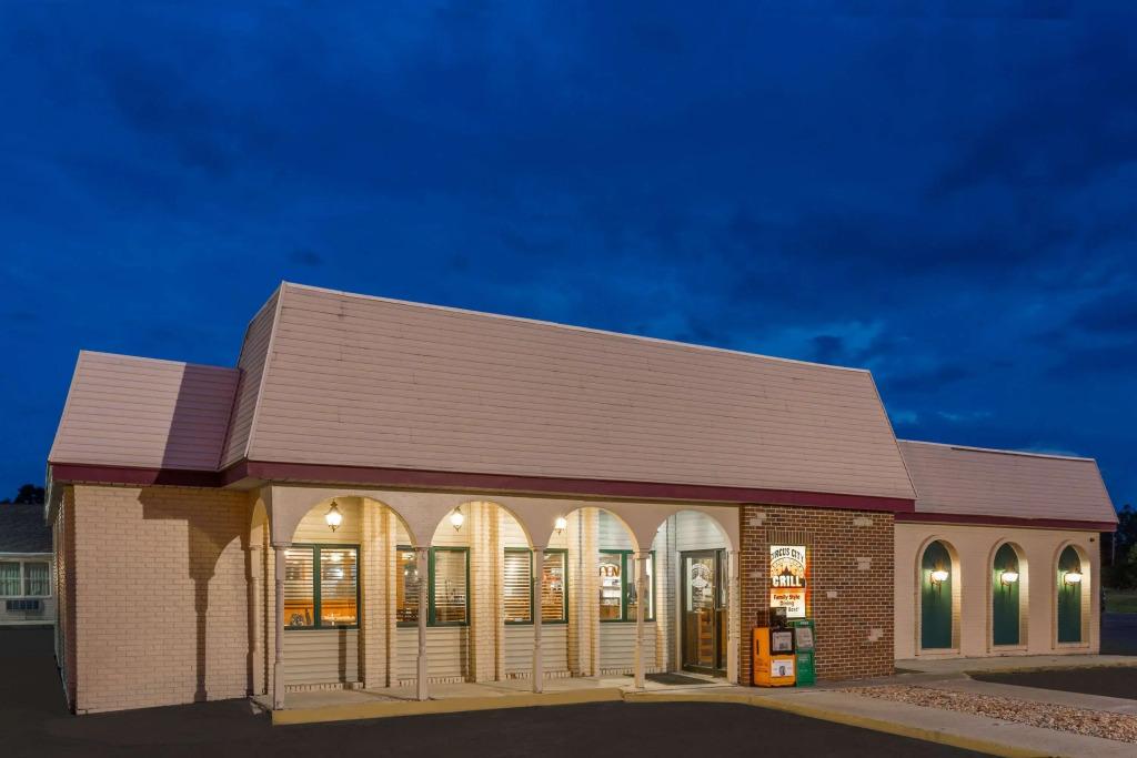 Knights Inn Peru - главное фото