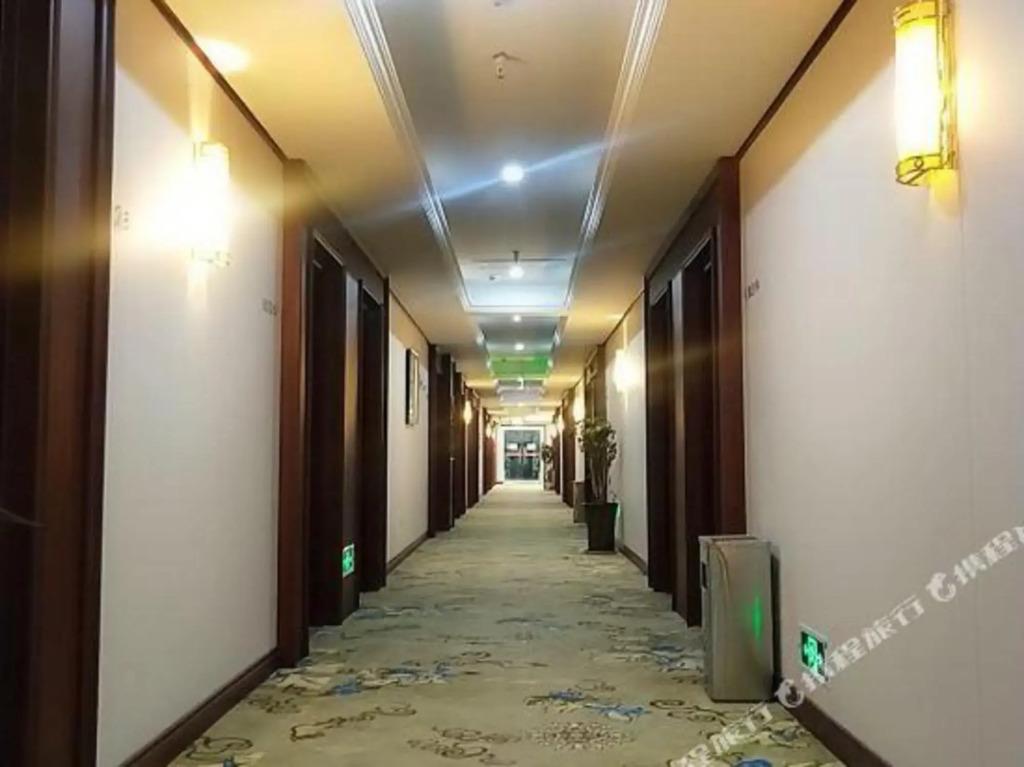 Wanxin Zhige Hotel (Zigong Huashang Civic Center) - главное фото