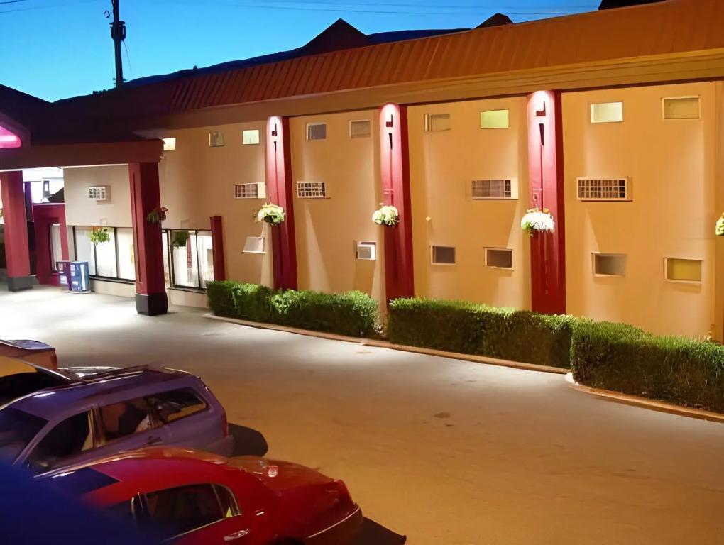 North Vancouver Hotel - главное фото