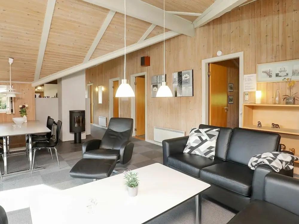 Beautiful Holiday Home in Blåvand With Sauna - главное фото