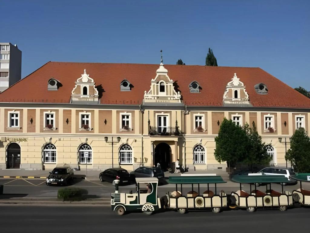 Kristály Imperial Hotel - главное фото