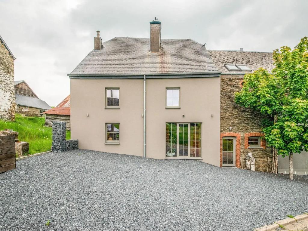 Riverside Villa With Charm - главное фото