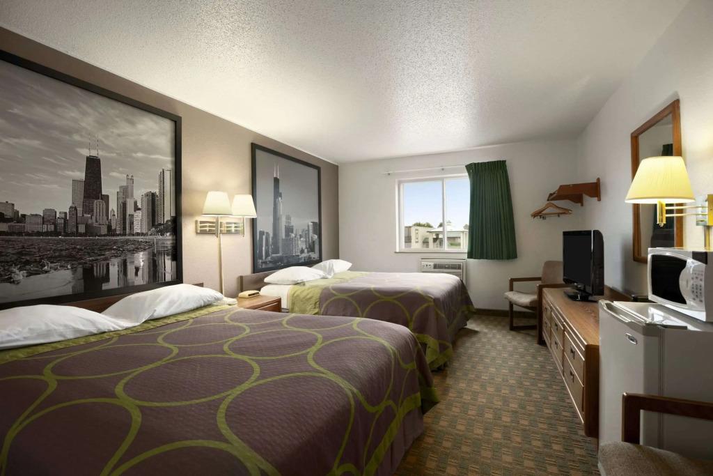 Super 8 by Wyndham Peru Starved Rock State Park - главное фото