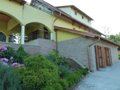 Dreiszker Apartmanház - главное фото