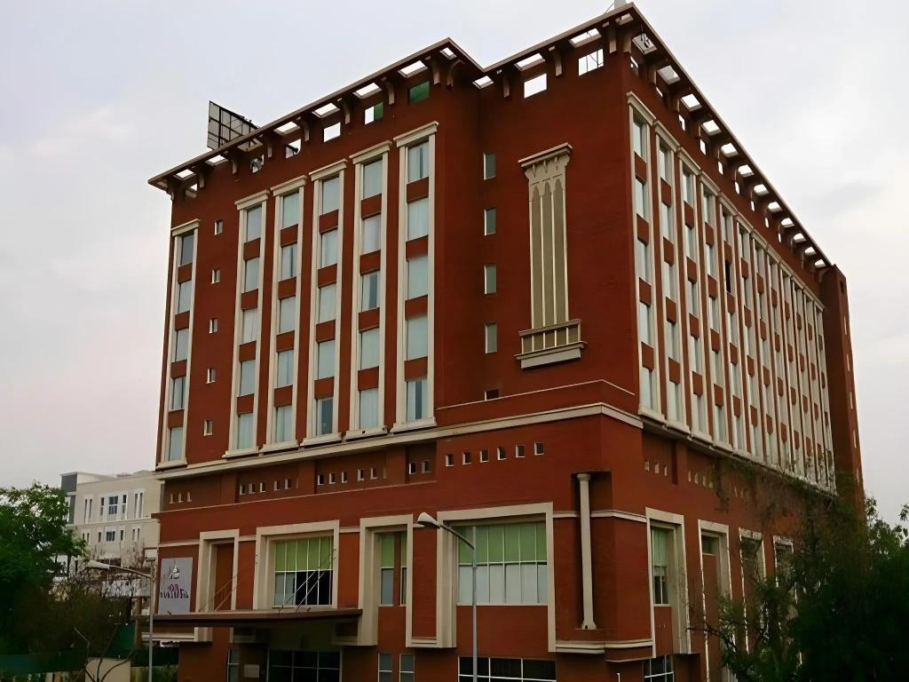 Hotel Royal Orchid - главное фото
