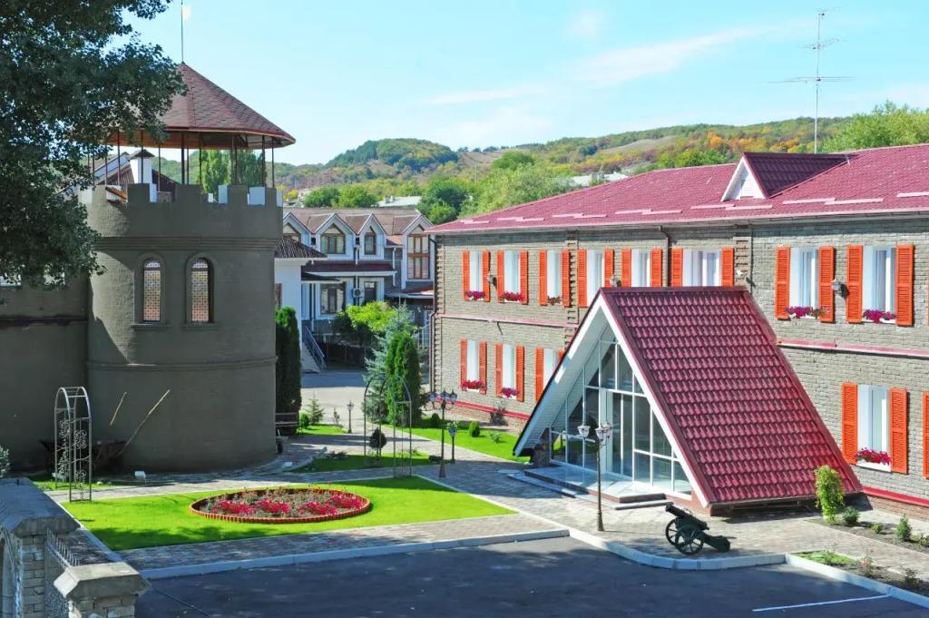 Старый двор - главное фото