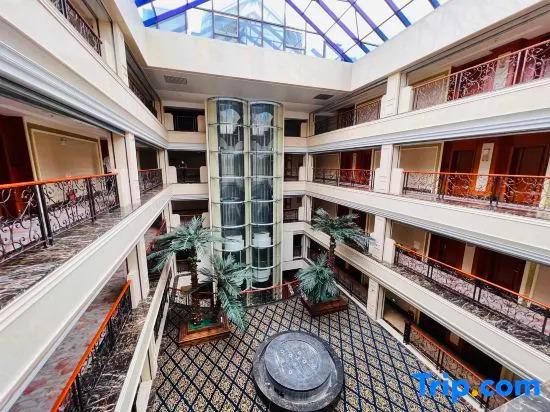 Aershan Alvarez Hotel (Aershan Tourist Resort Train Station) - главное фото