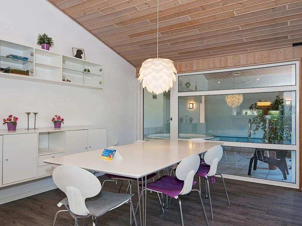 Lavish Holiday Home in Ringkøbing With Sauna - главное фото