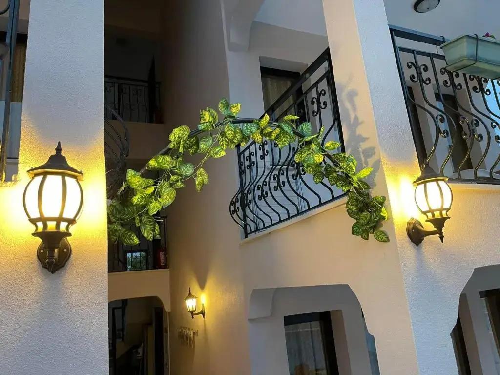 Leons Sun Village Apartments - главное фото