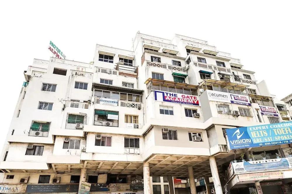 Oyo 26315 Hotel Alpha - главное фото