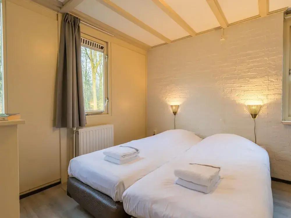 Cozy Bungalow in De Maasduinen - главное фото