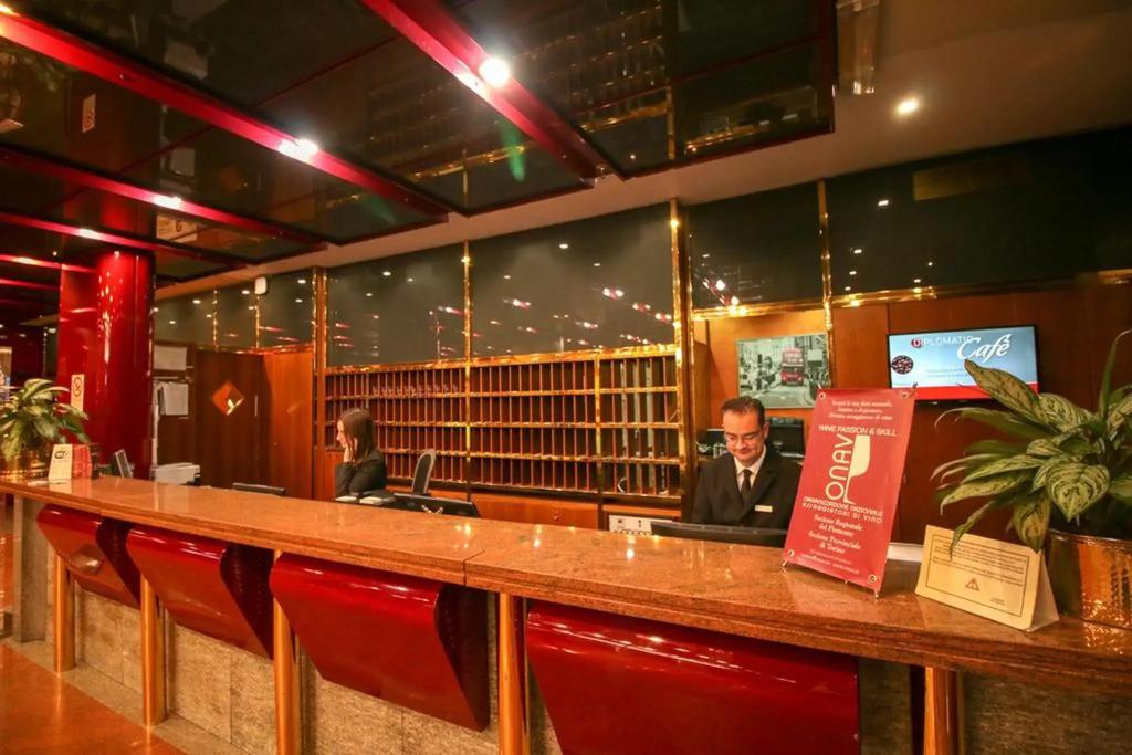 Отель Diplomatic - главное фото