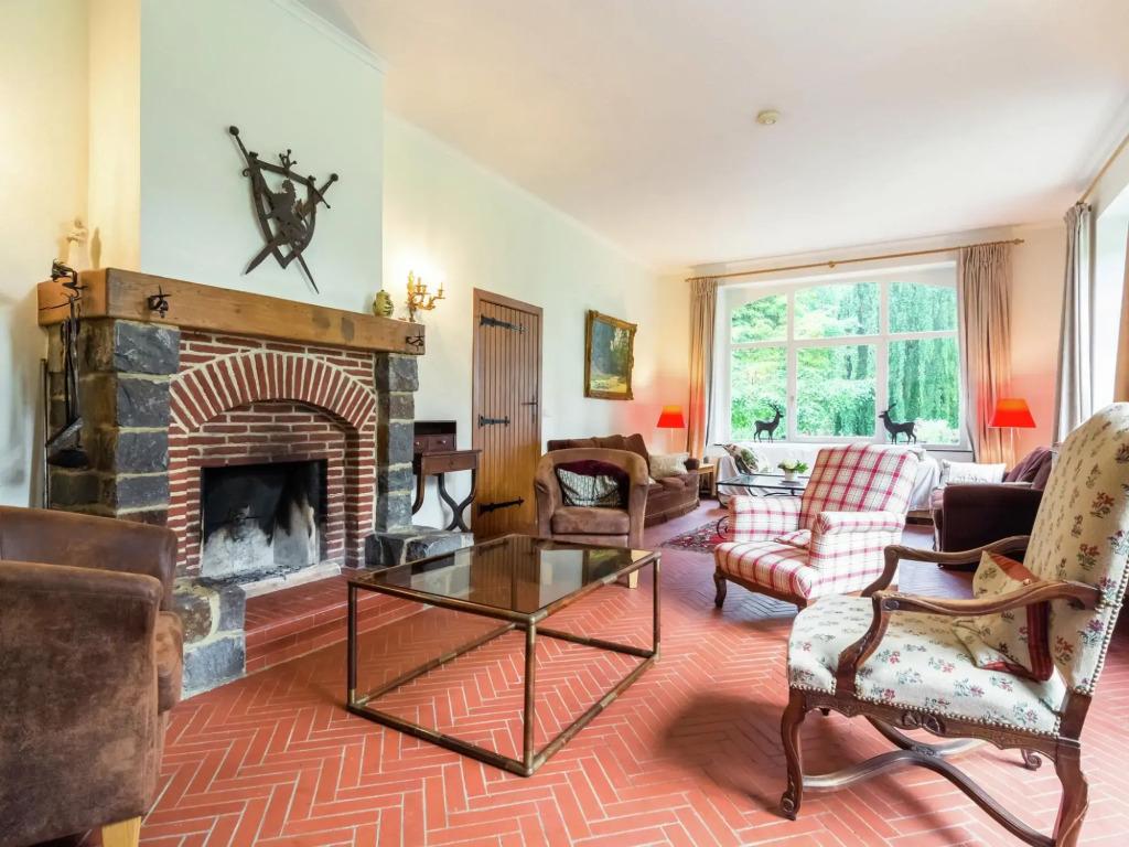 Beautiful Mansion in Beauplateau near Forest - главное фото