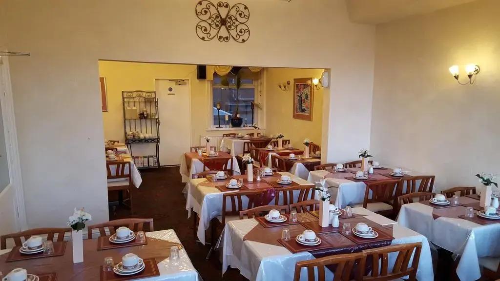 The Hollingdales Hotel - главное фото