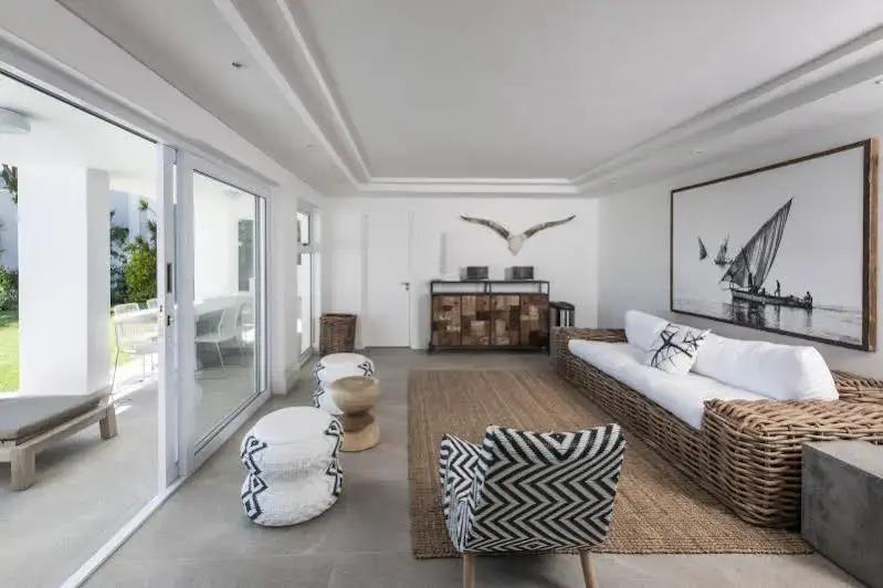 Sandpiper House: Stunning Ocean Views, Heated Pool & Large Garden - главное фото