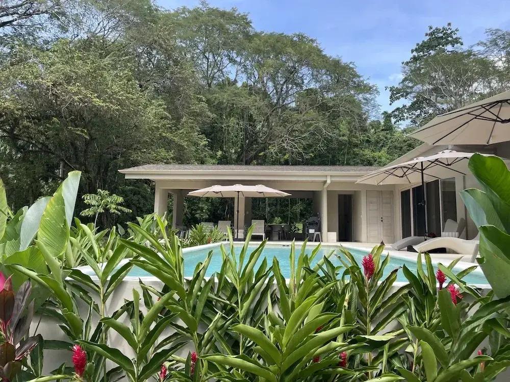 Waves as Your Companion Beachfront Elegance - главное фото